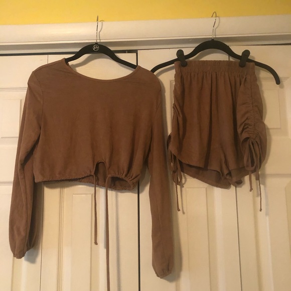 Tan suede two piece - Picture 2 of 2